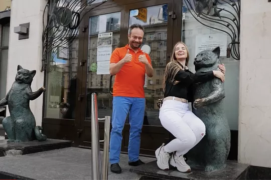 Как живут кошки в стеклянном дворце Кулачева. Видеорасследование