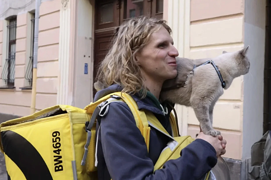 В Петербурге появился кот-курьер В Петербурге появился кот-курьер